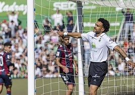 Jordi Mboula, en una imagen de este año durante su segunda etapa en el Racing.