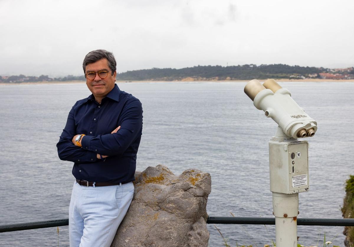 Maximiliano Bello, la pasada semana, frente al mar en La Magdalena.