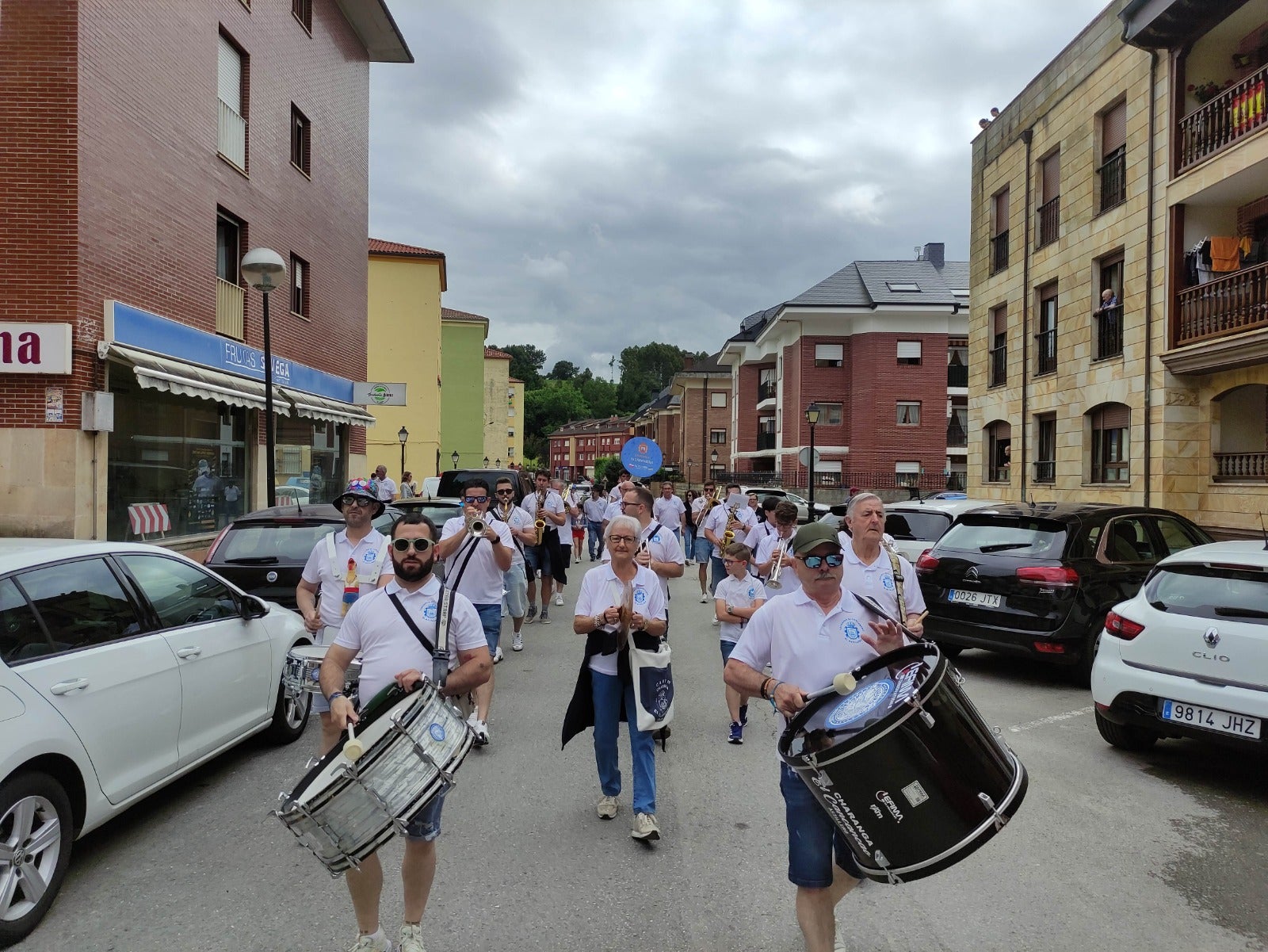 La Charanga Cancanao amenizando las calles de Sarón