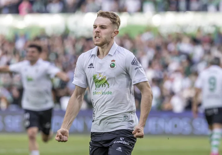 Peque celebrando un gol en el Racing de Santander | Foto: Roberto Ruiz