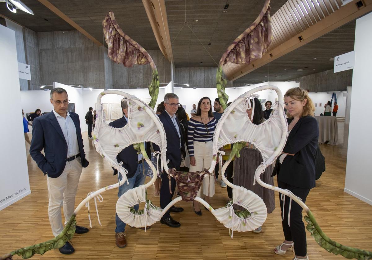 José María Martínez, concejal de Cultura de Reinosa; César Díaz, presidente de la Autoridad Portuaria; Gema Igual, alcaldesa de Santander; y Eva Guillermina Fernández, consejera de Cultura.