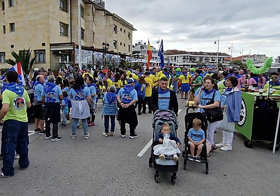 Las peñas se concentraron en el entorno del puerto.