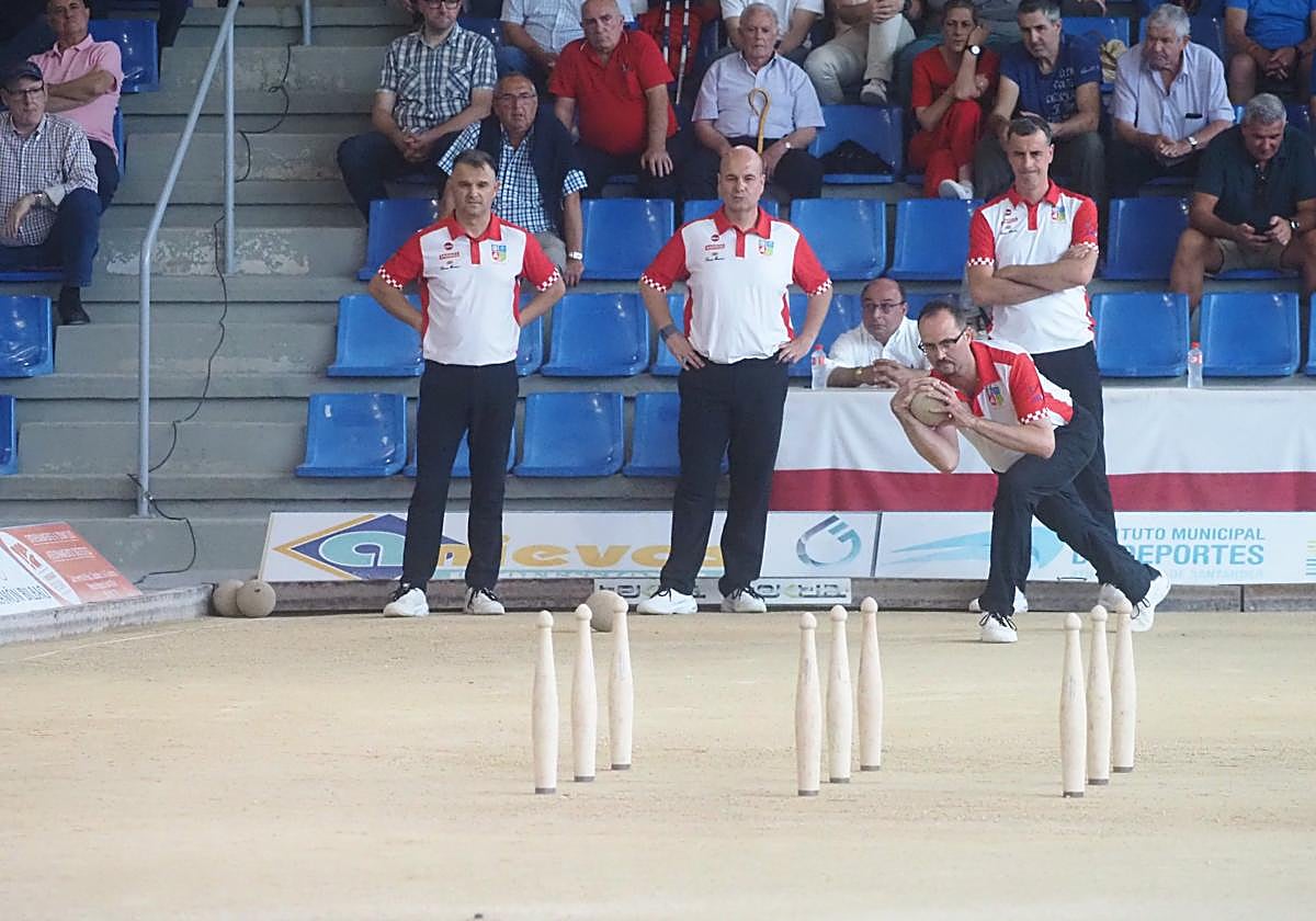 Pedro Gutiérrez birla para Andros junto a Óscar, Salmón y Lavid.