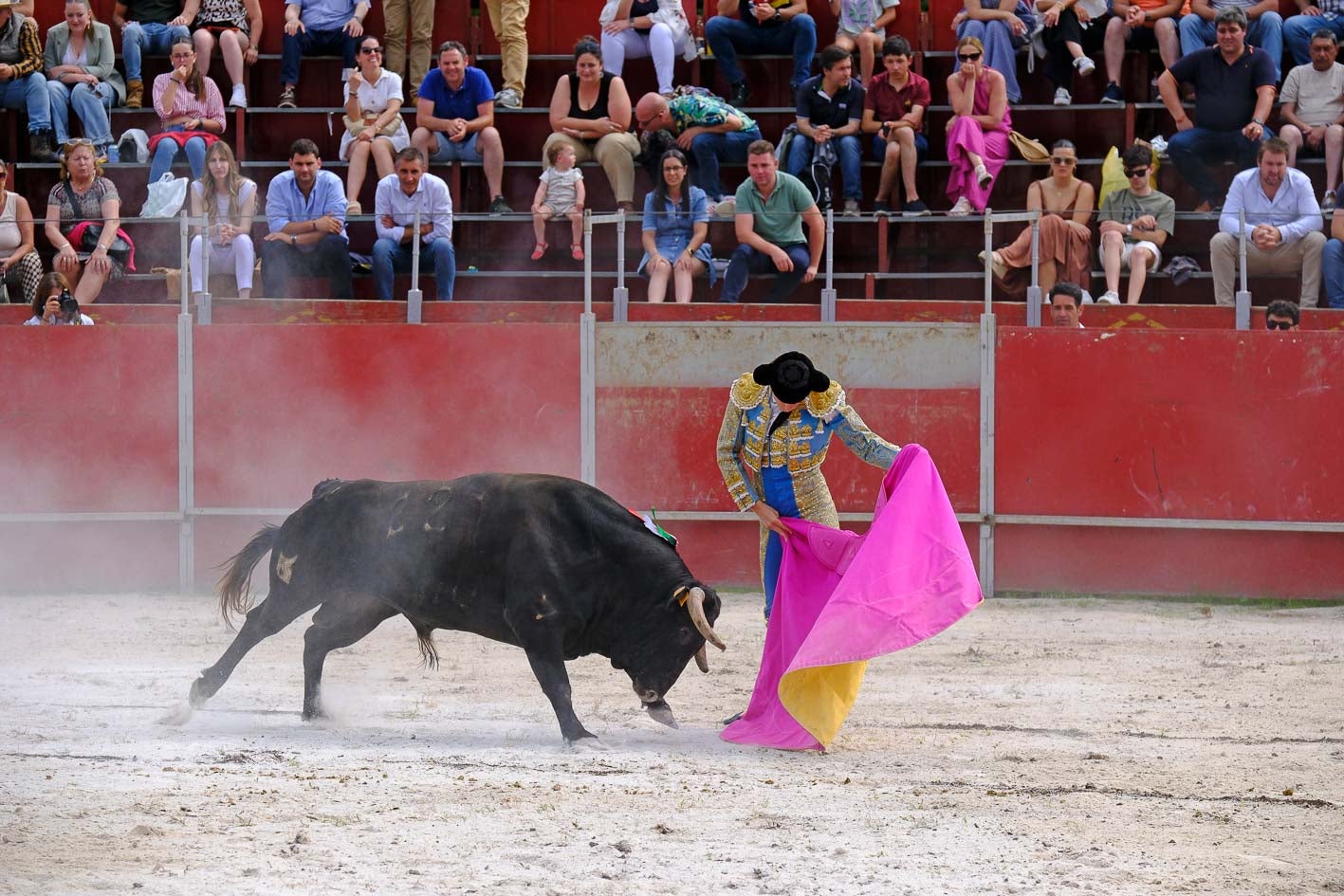 Saludo capotero de Román al primero de su lote