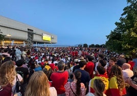 En Santander, la pantalla en la fachada del Centro Botín fue el centro de atención para ver la final