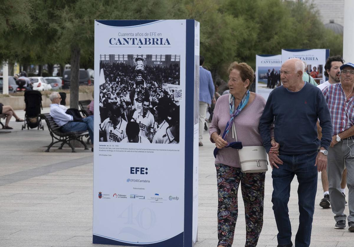 La exposición fotográfica con motivo del cuarenta aniversario de la agencia Efe en Cantabria.