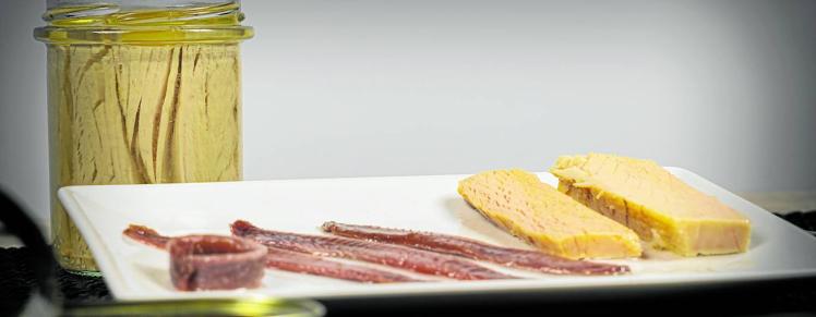 Bote de bonito y anchoas del Cantábrico, dos iconos imprescindibles para la gastronomía de la región.