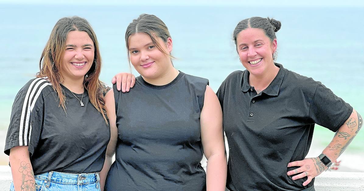 Las nietas de Josein y Mª Luisa siguen los pasos en el negocio familiar: Sandra, Claudia y Marta.