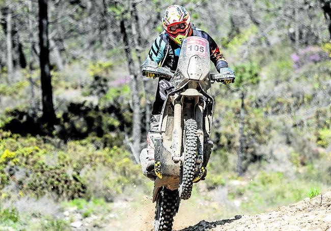 Richard Lastra con su moto en una de las pruebas disputadas.