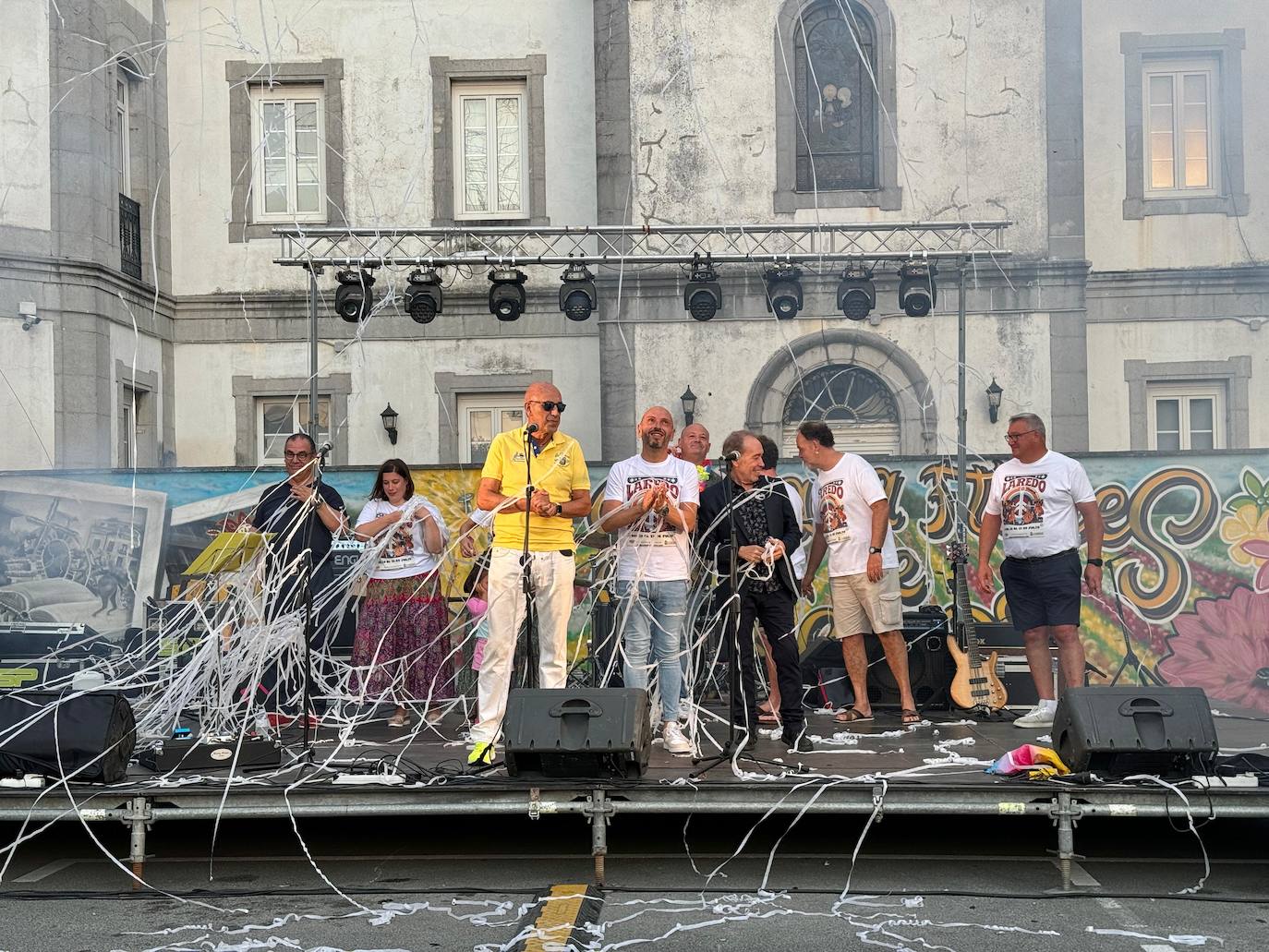 Momento de la presentación esta noche del pregón de Laredo Hippie.