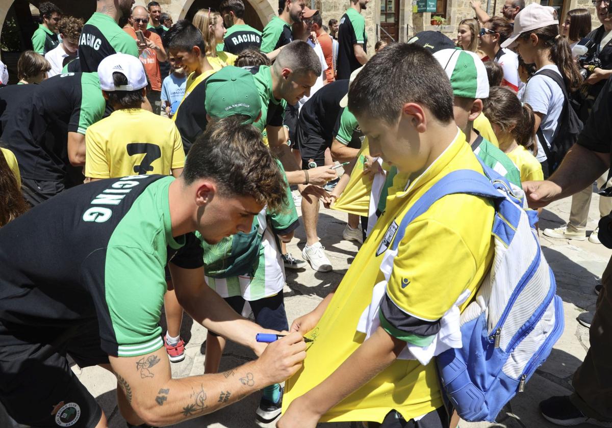 La visita del Racing a Santo Toribio, en imágenes