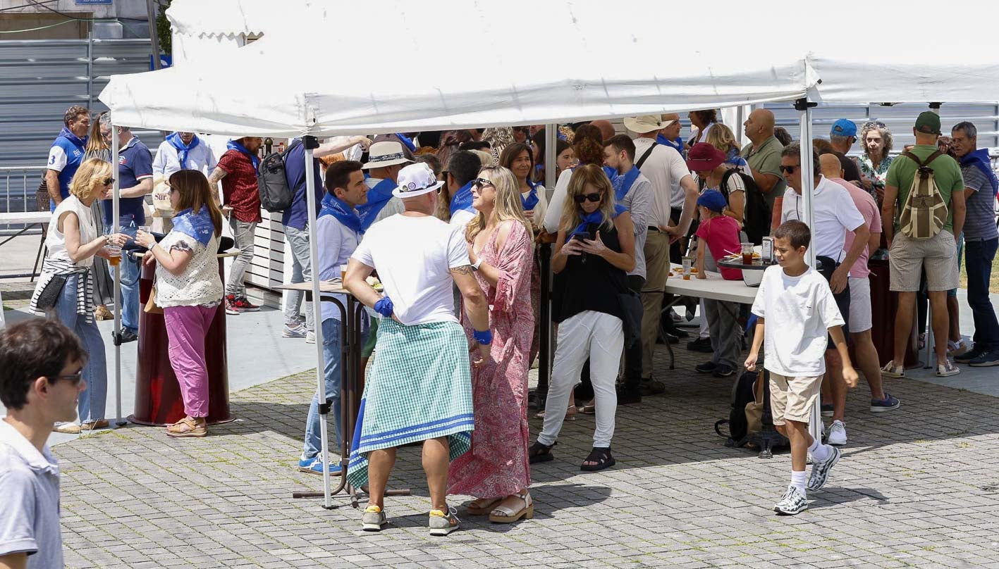 Cuenta con treinta casetas y tres foodtrucks que ofrecen una gran diversidad de pinchos que se podrá disfrutar junto a una bebida al precio de 4 euros, y en cuatro puntos de la ciudad.