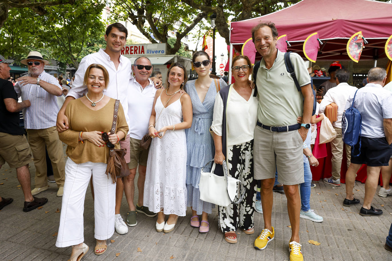 Mara Bayón, Santiago Calvo, Carlos Bastida, Daniela Bastida, Paula Calvo, Carolina Bayón y Alberto Calvo.