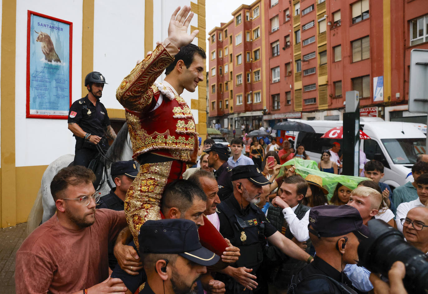 Novillada épica para abrir la feria