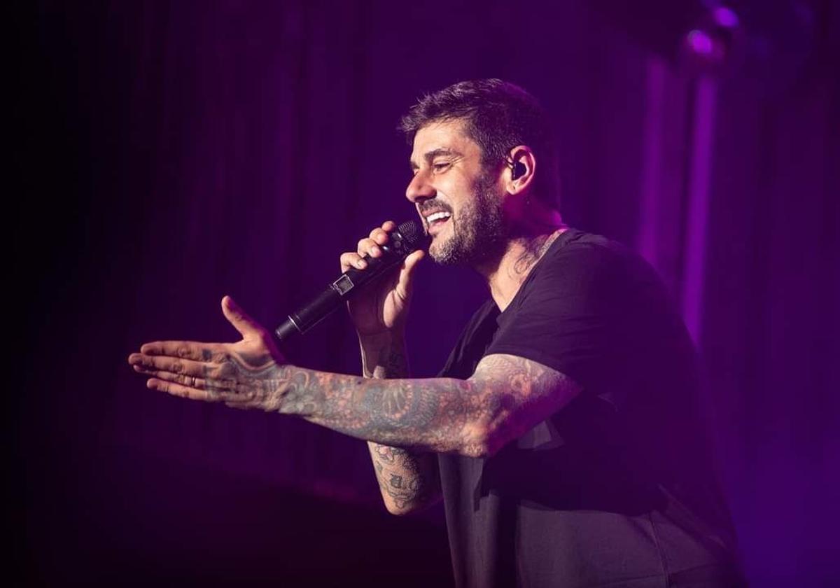 Melendi durante el concierto en el Festival Sonórica en Castro.