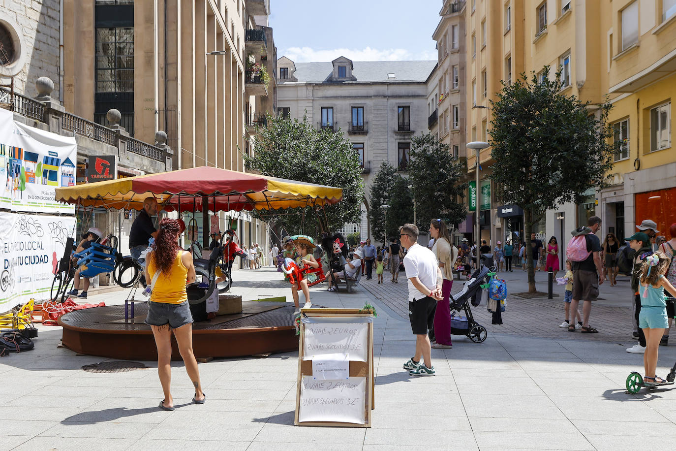 El tiovivo está en pleno centro de la ciudad por unos días