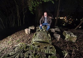 El historiador y escritor Pedro de la Vega en las ruinas de la Ermita de la Paz.