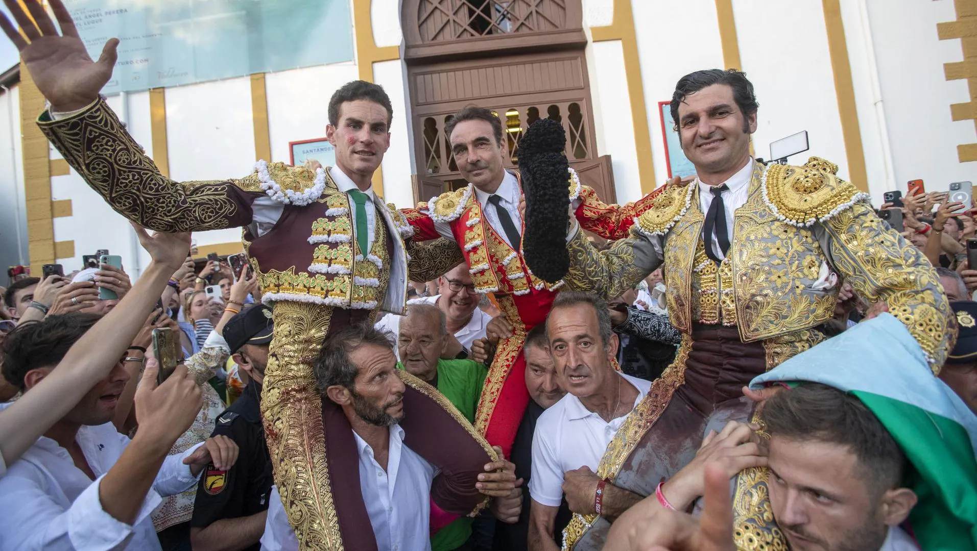 Poco toro, mucha oreja y un genio llegado de La Puebla | El Diario Montañés