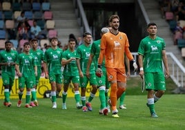 El equipo del Racing que saltó al campo para medirse al Athletic en Lasesarre.