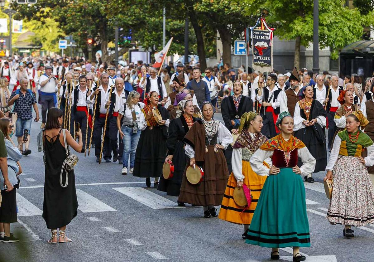 El pasacalles Cántabro, en imágenes