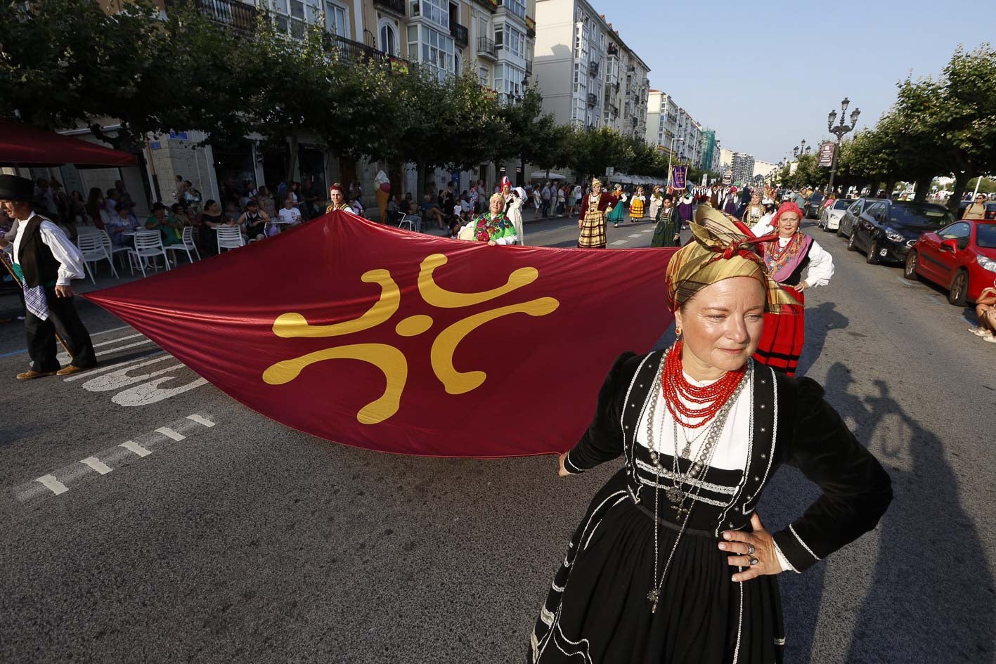 El labaro cántabro, presente en el desfile. 