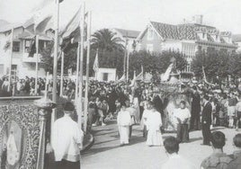 Procesión de la Virgen del Puerto por las calles de Santoña.