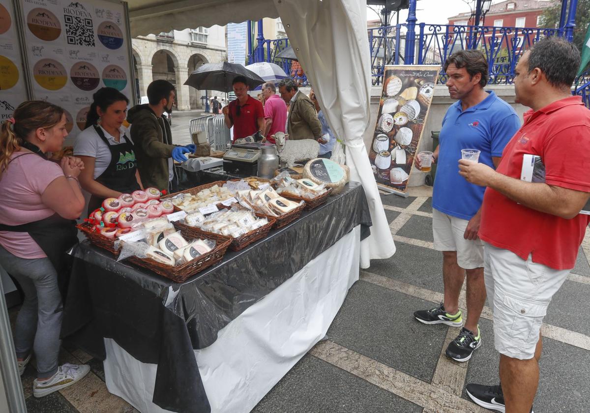 Fotografía de archivo de la pasada edición de la feria del queso.