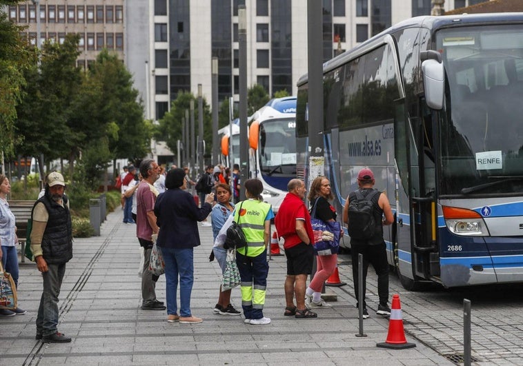 Autobús a falta de tren en agosto