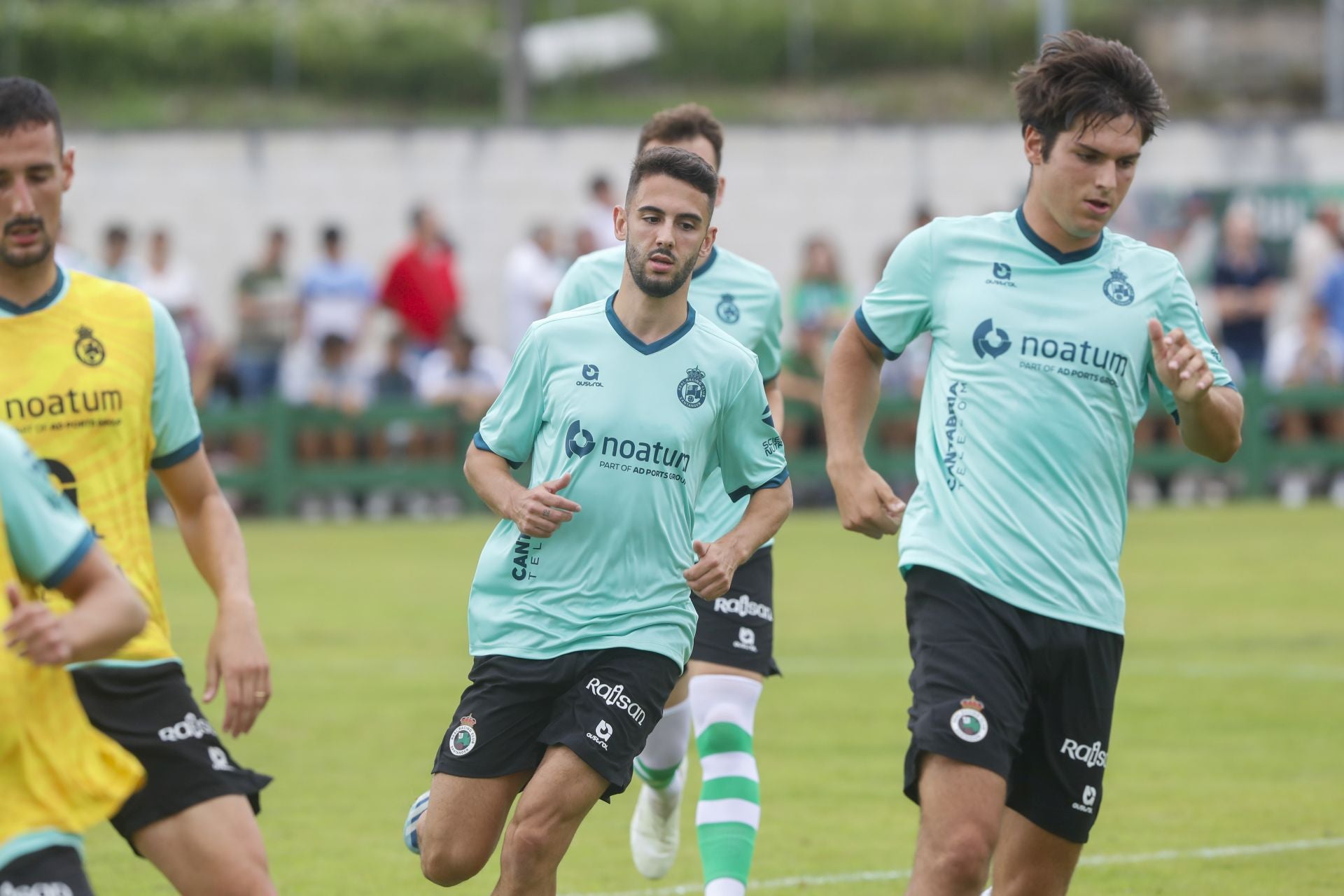 Andrés Martín, en el centro, tuvo sus primeros minutos con el equipo tras oficializarse su fichaje