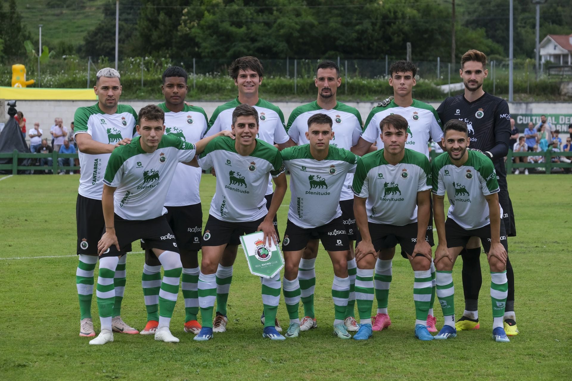 El once inicial del Racing ante el Amorebieta. 