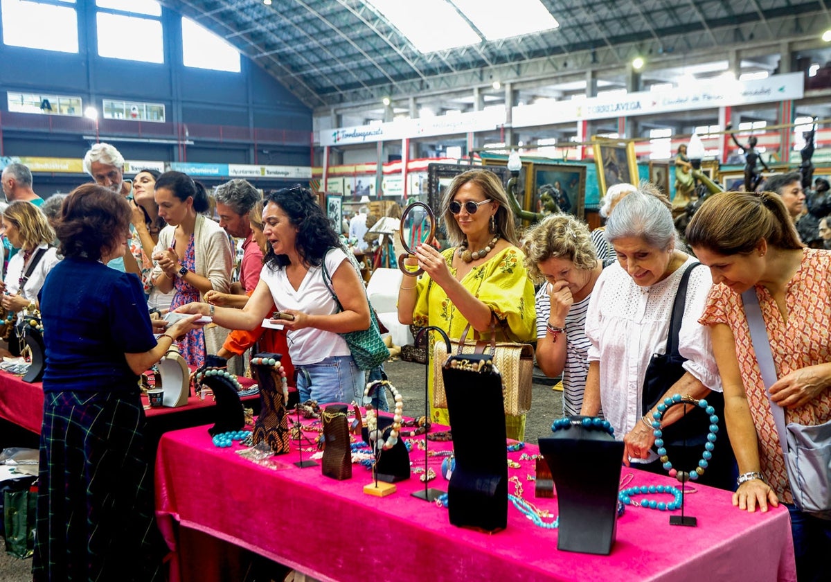 Un ferial lleno de reliquias y antigüedades