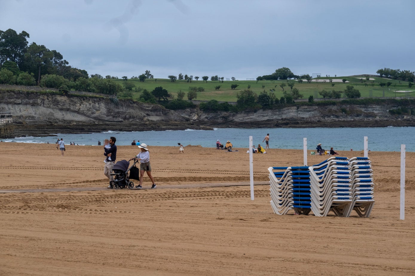 A falta de sol, algunos optaron por el paseo por La segunda, algo más abrigados