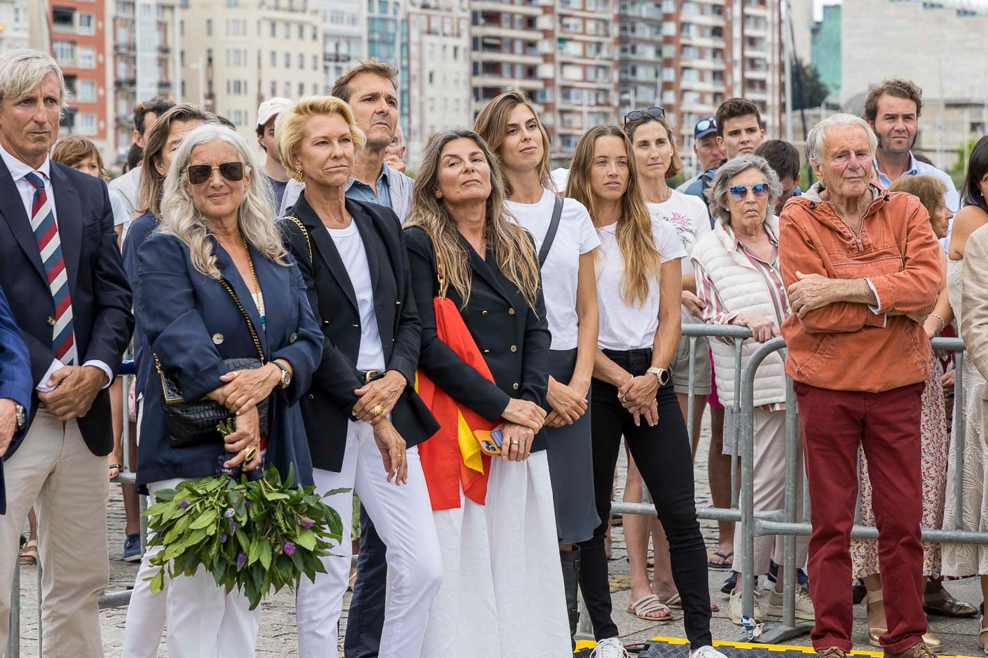 Familiares, socios del club y amigos de los campeones participaron en el tributo.