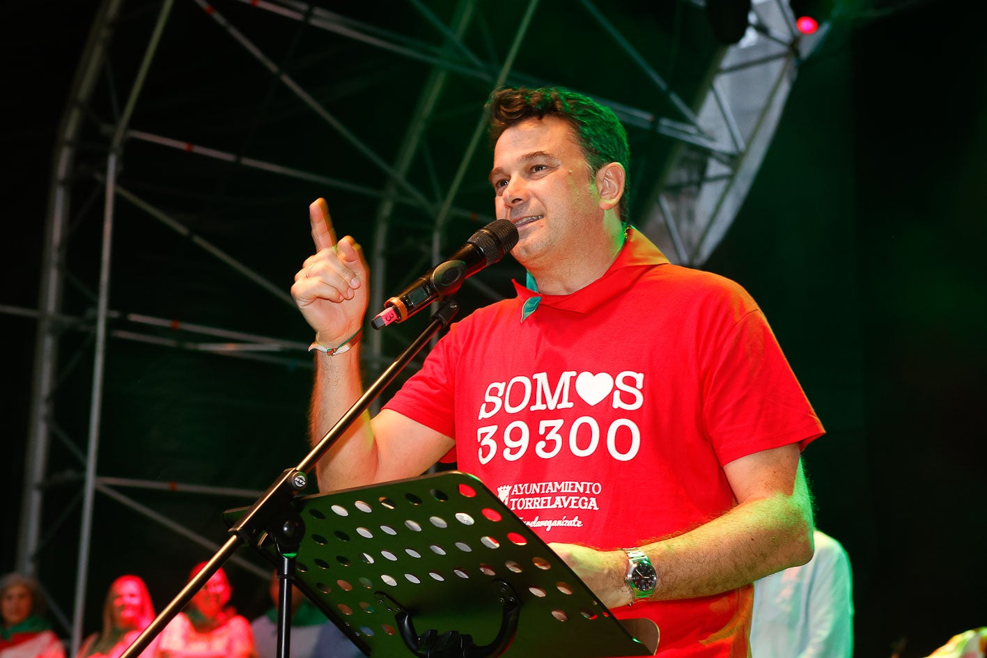 El pregonero, Israel González, elogió a la ciudad y sus gentes.