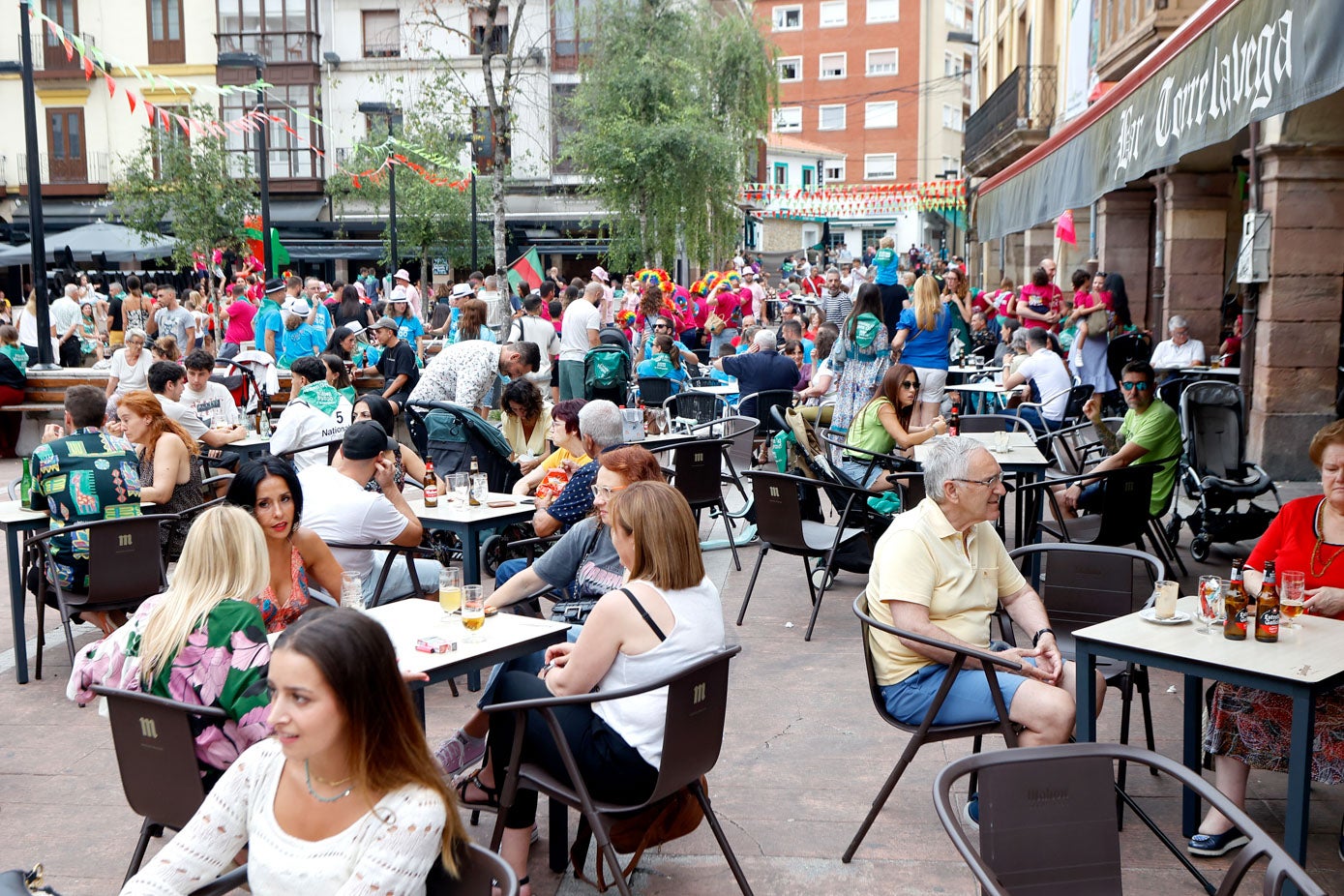 En los primeros días de fiestas, muchas terrazas no dejan de estar llenas durante toda la tarde.