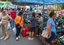 Mercado que se instala cada lunes en Reinosa.