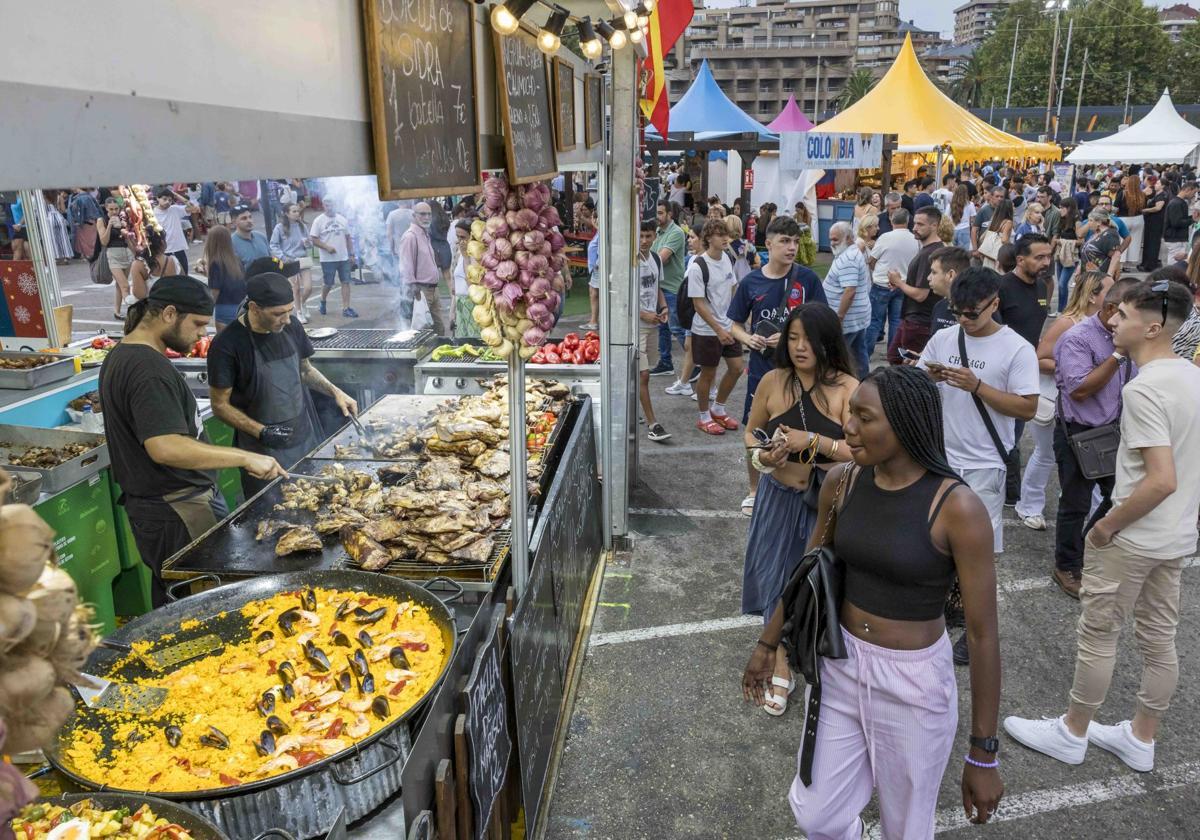 El recinto ferial es visitado a diario por jóvenes y adultos de todas las edades y nacionalidades.