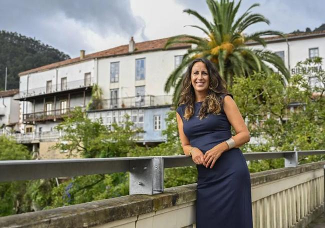 La autora ambientó en el balneario de Puente Viesgo su última obra.