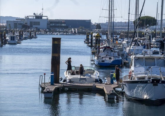 Embarcaciones en el puerto deportivo Marina del Cantábrico.