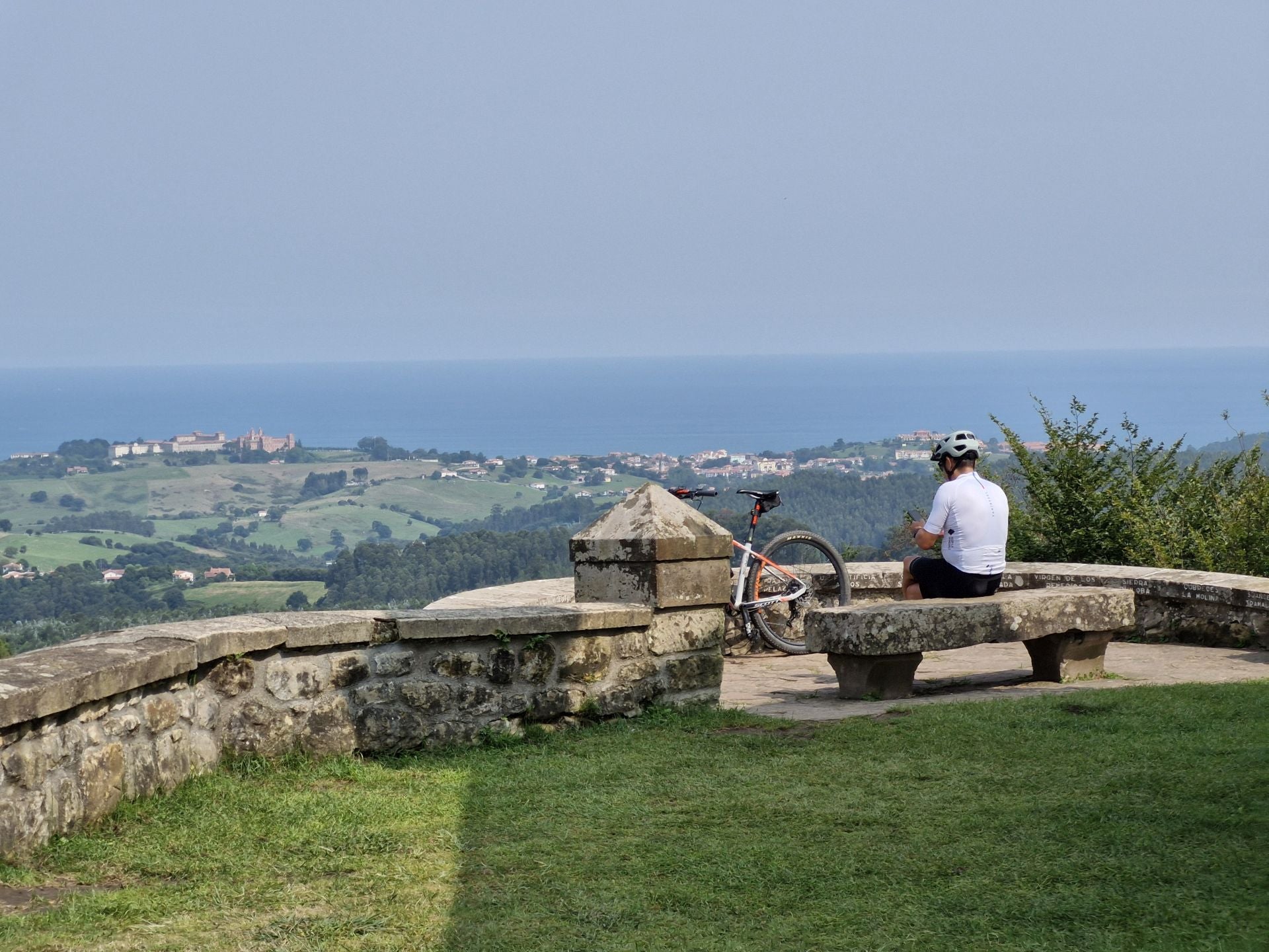 Las vistas de la costa occidental desde la Ermita de San Esteban son espectaculares.