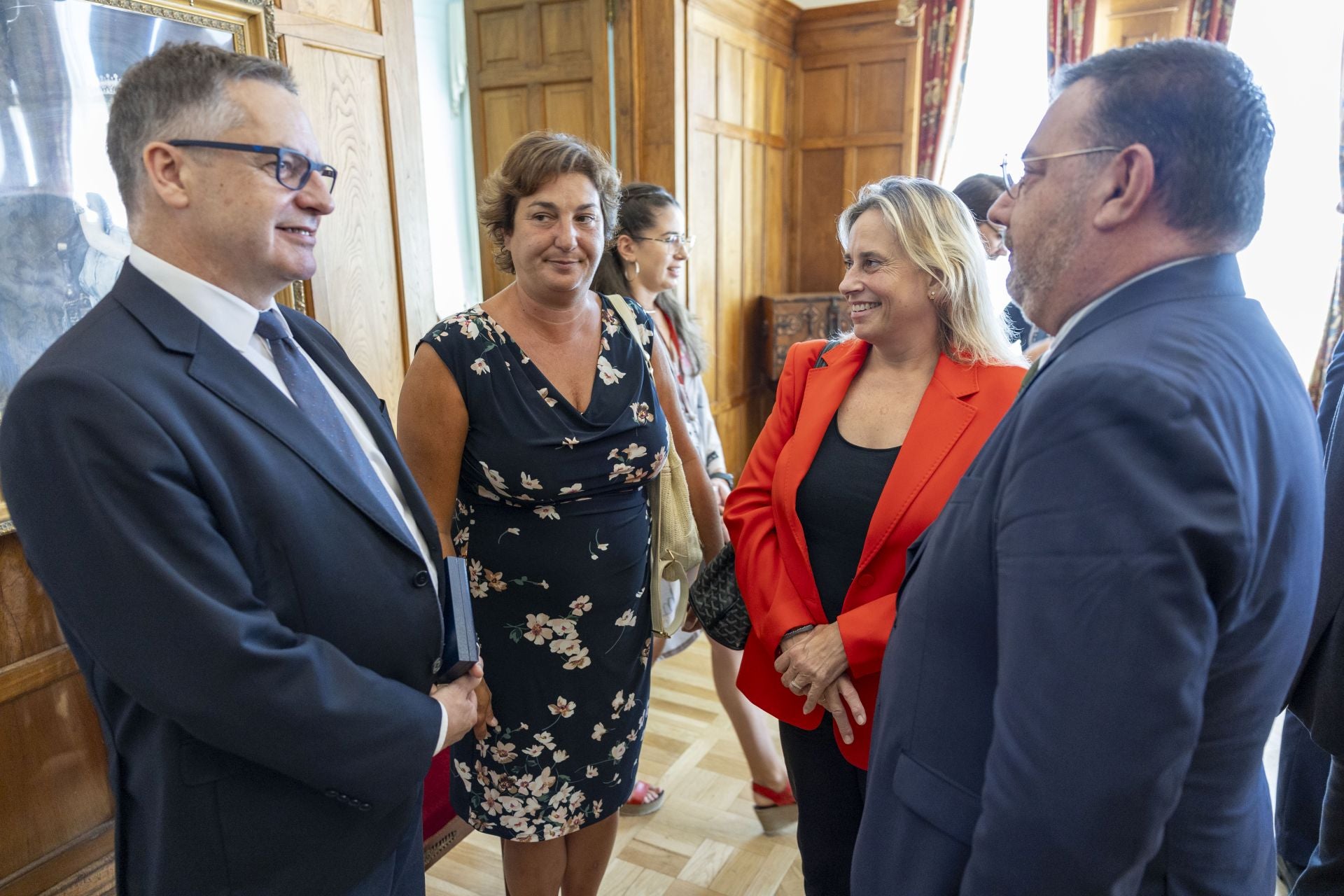 Eduardo Noriega junto a Pilar Fatas, Marina Bolado y Cosme Marina