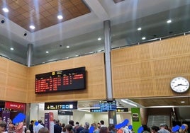 Imagen del aereopuerto Seve Ballester, ayer, cuando se canceló el vuelo a Madrid.