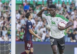 Suleiman Cámara celebra el gol ante el Eibar.