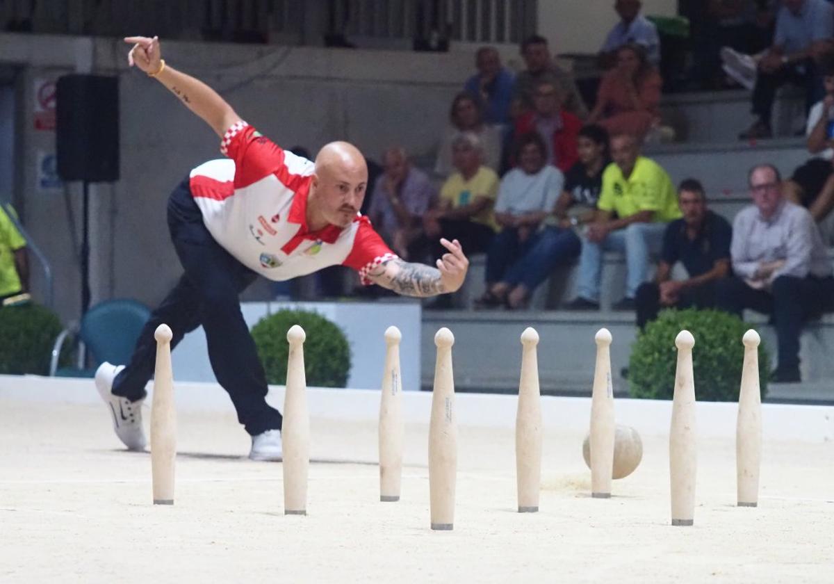 Carlos García lidera el Nacional con 136 bolos.