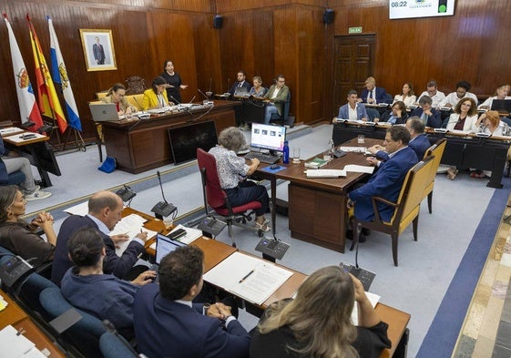 Concejales de Santander durante la sesión plenaria de este jueves.