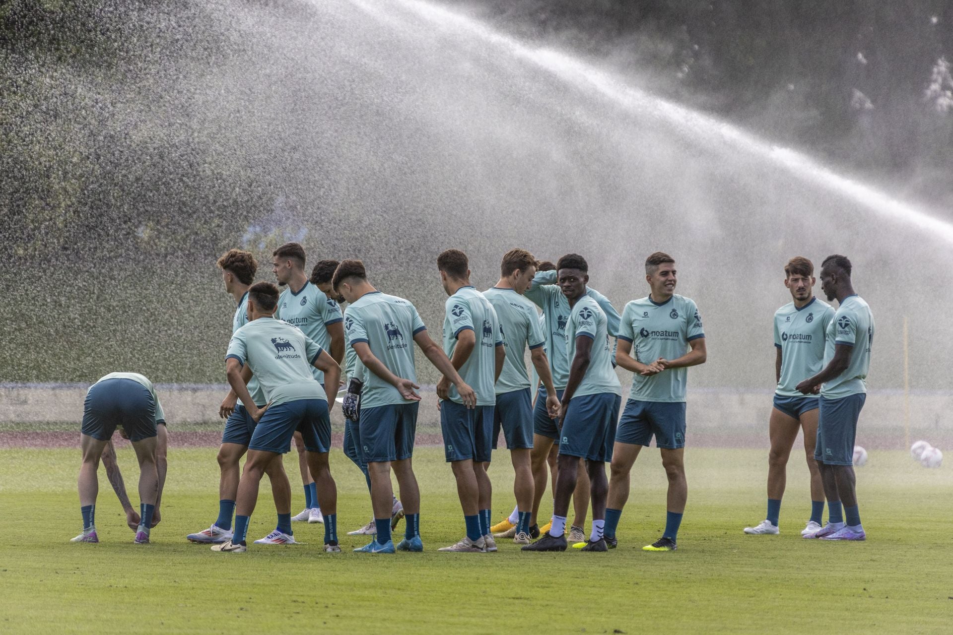 El Racing se ha entrenado el lunes y martes en La Maruca (Muriedas) para preservar el césped del campo 2, el único disponible estas semanas.