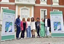 El director del desfile, José Luis Callejo; la presidenta de la Asociación Tolerancia 0 al Bullying Cantabria, Lourdes Verdeja; la alcaldesa de Polanco, Rosa Díaz; y las creadoras cántabras Maite Álvarez, Monty Lima y María José Pereda de Castro, junto al coordinador del evento, Martín Vuelta.