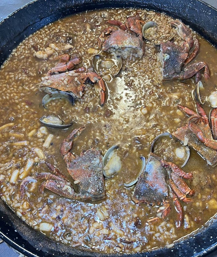 Imagen secundaria 2 - Wanton frito de carrillera (media ración), pulpo El Remanse y arroz meloso de nécoras, calamar fresco y almejas.