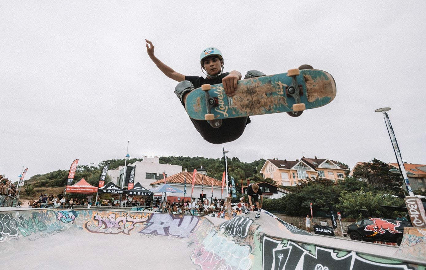 Los skaters vuelan sobre el terreno logrando la ovación del público