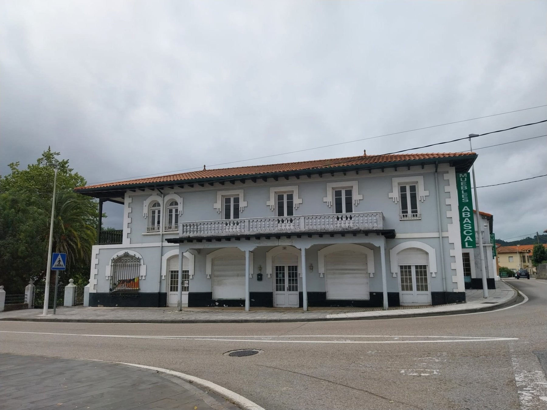 El Ayuntamiento de Meruelo comprará la antigua mueblería Abascal para convertirlo en un centro cultural.